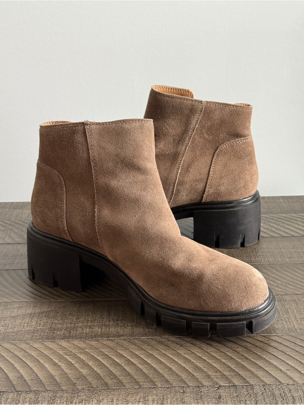 Me Too Mya Suede Lug Sole Boots Tan Women’s Size 9M